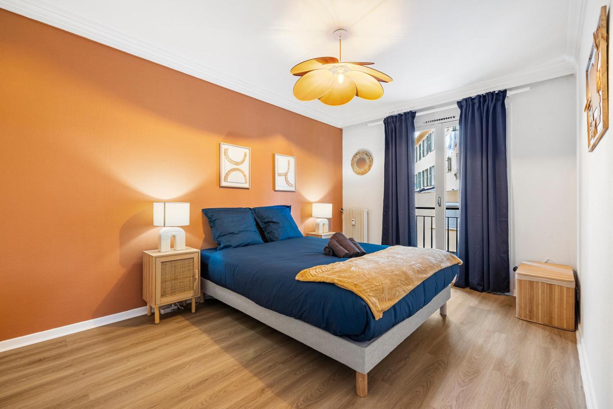 Renting - Philibert - Elegant Spacious Quiet Near The Port Free Parking Apartment Nice